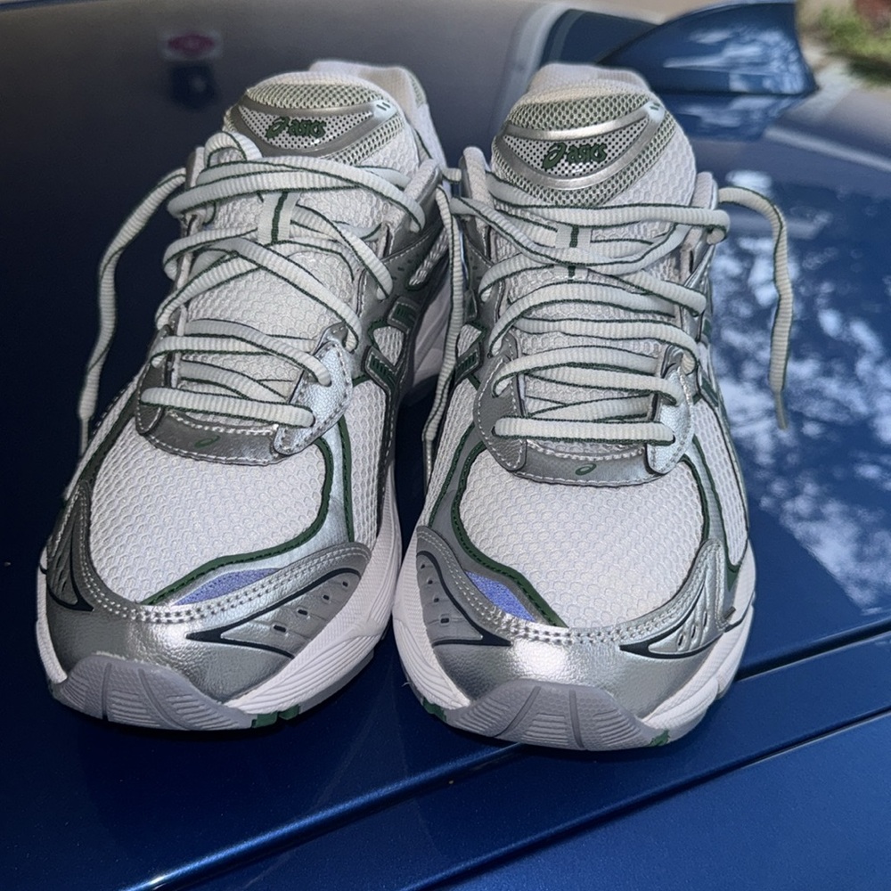Asics White and Green Men’s Athletic Sneakers - Picture 2 of 8